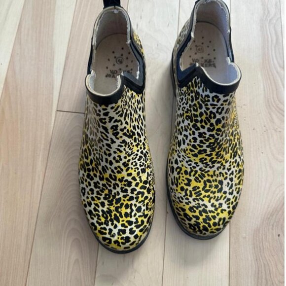 Volks Walker Bold yellow and black leopard print short rain boots - Picture 5 of 7